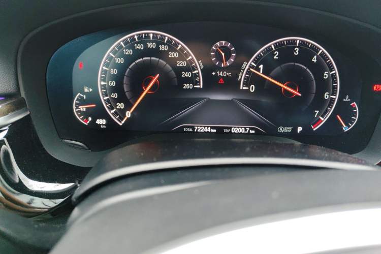 Used BMW 5 Series 2019 530Li Luxury Edition M Sport Package Odometer Close Up