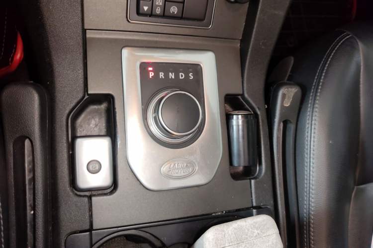 Used Land Rover Discovery 2014 3.0 SDV6 HSE Diesel Edition Gear Lever