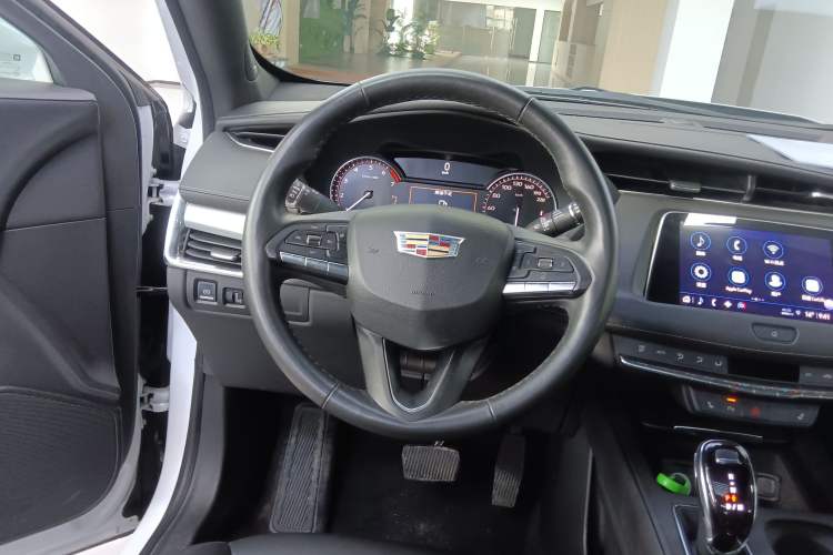 Used Cadillac XT4 2021 28T Two-Wheel Drive Leading Version
