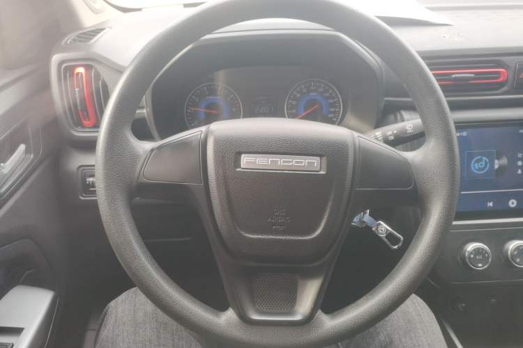 Used Dongfeng Fengon 380 2022 1.5L Comfort-Class Passenger Vehicle (Steel Spring) with 5 Seats