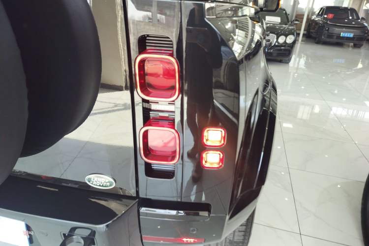 Used Land Rover Defender 2024 110 3.0T P400 X-DYNAMIC HSE Right Rear Taillight