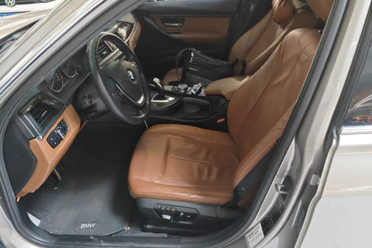 Used BMW 3 Series 2014 320Li Luxury Design Package
