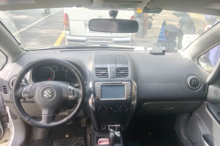 Used Suzuki SX4 2012 1.6L Automatic Ruiqi Model Center Console