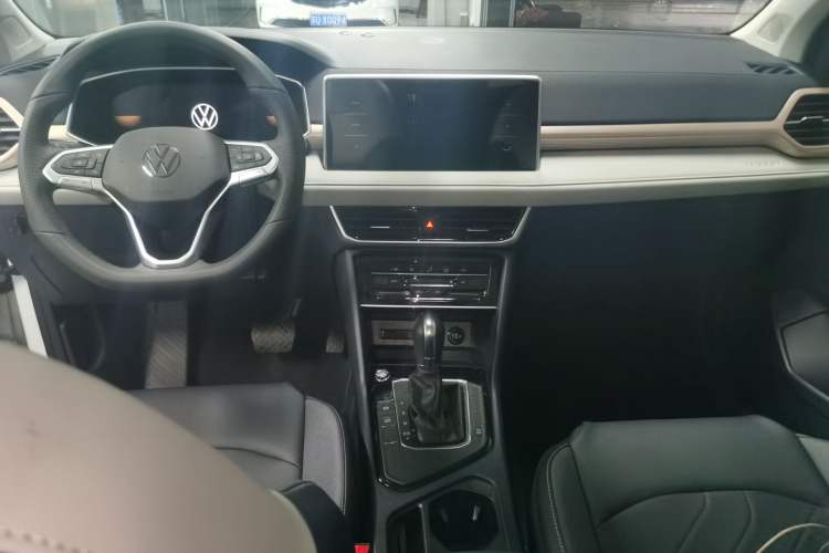 Used Volkswagen Tharu 2024 300TSI Two-Wheel-Drive Moonlight Edition
