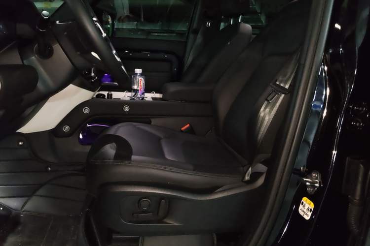 Used Land Rover Defender 2025 110 3.0T P400 X-Dynamic SE Left Front Seat