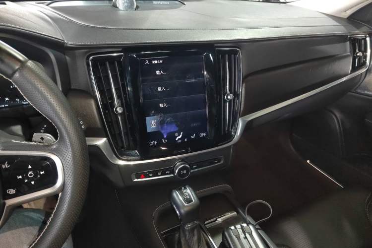 Used Volvo V90 2017 Cross Country T5 AWD Prestige Edition Audio And AC Panel