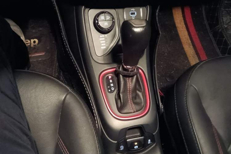 Used Jeep Compass 2019 220T Automatic Four-Wheel Drive High-Performance Flagship Edition
