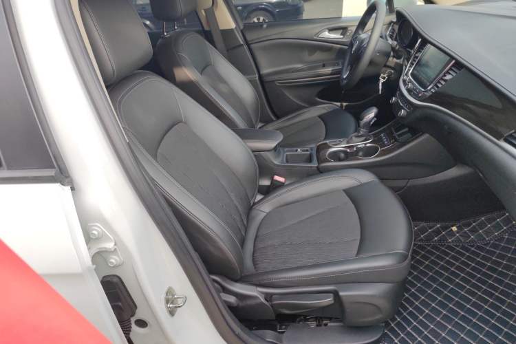 Used Buick Verano 2019 Sedan 20T Dual-Clutch Leading Model Right Front Seat