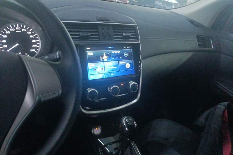 Used Nissan Tiida 2019 1.6L CVT Smart Drive Version China VI Standard Audio And AC Panel