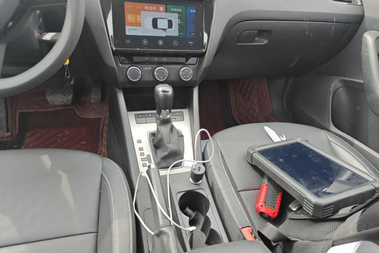 Used Skoda Octavia 2022 1.5L Automatic Comfort Edition Gear Lever