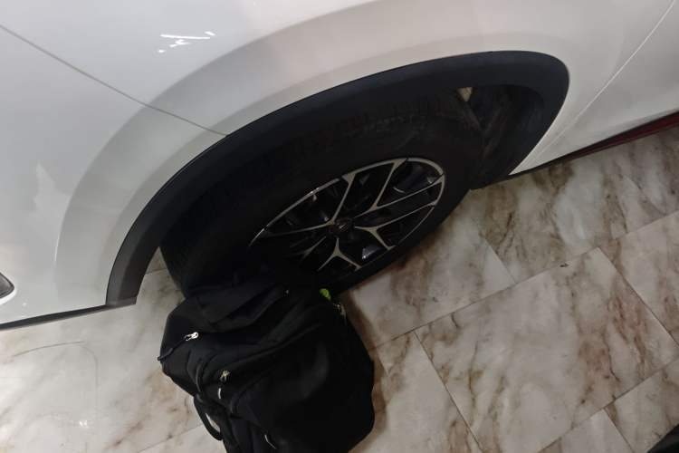 Used CHANGAN CS75 PLUS 2023 2nd Generation 1.5T Automatic Elite Version Left Front Wheel Hub