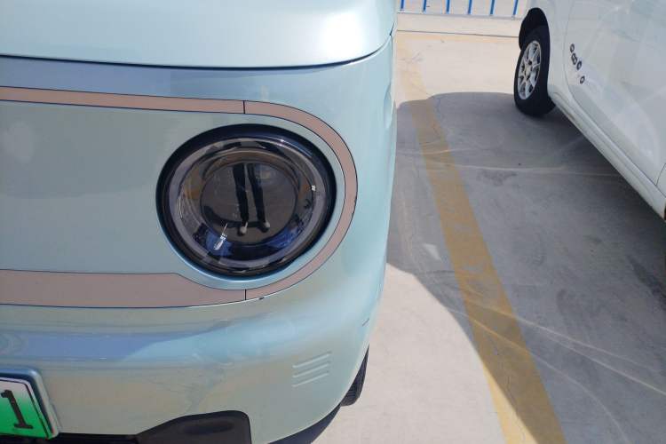 Used Geely Galaxy Panda 2023 Panda Mini 200km Endurance Bear Left Front Headlight