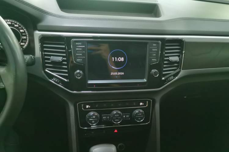 Used Volkswagen Teramont 2017 530 V6 Four-Wheel Drive Supreme Flagship Edition Audio And AC Panel