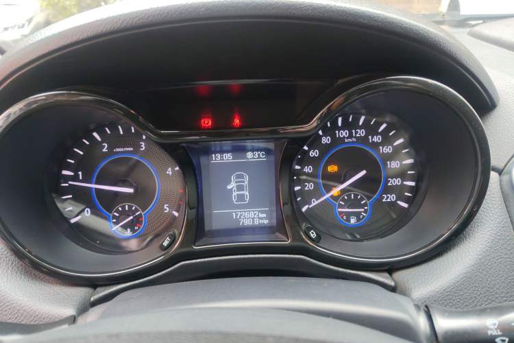 Used JMC Yuhu 5 2018 2.4T Classic Edition Diesel Manual 4x4 Luxury Long-Wheelbase JX4D24A5L