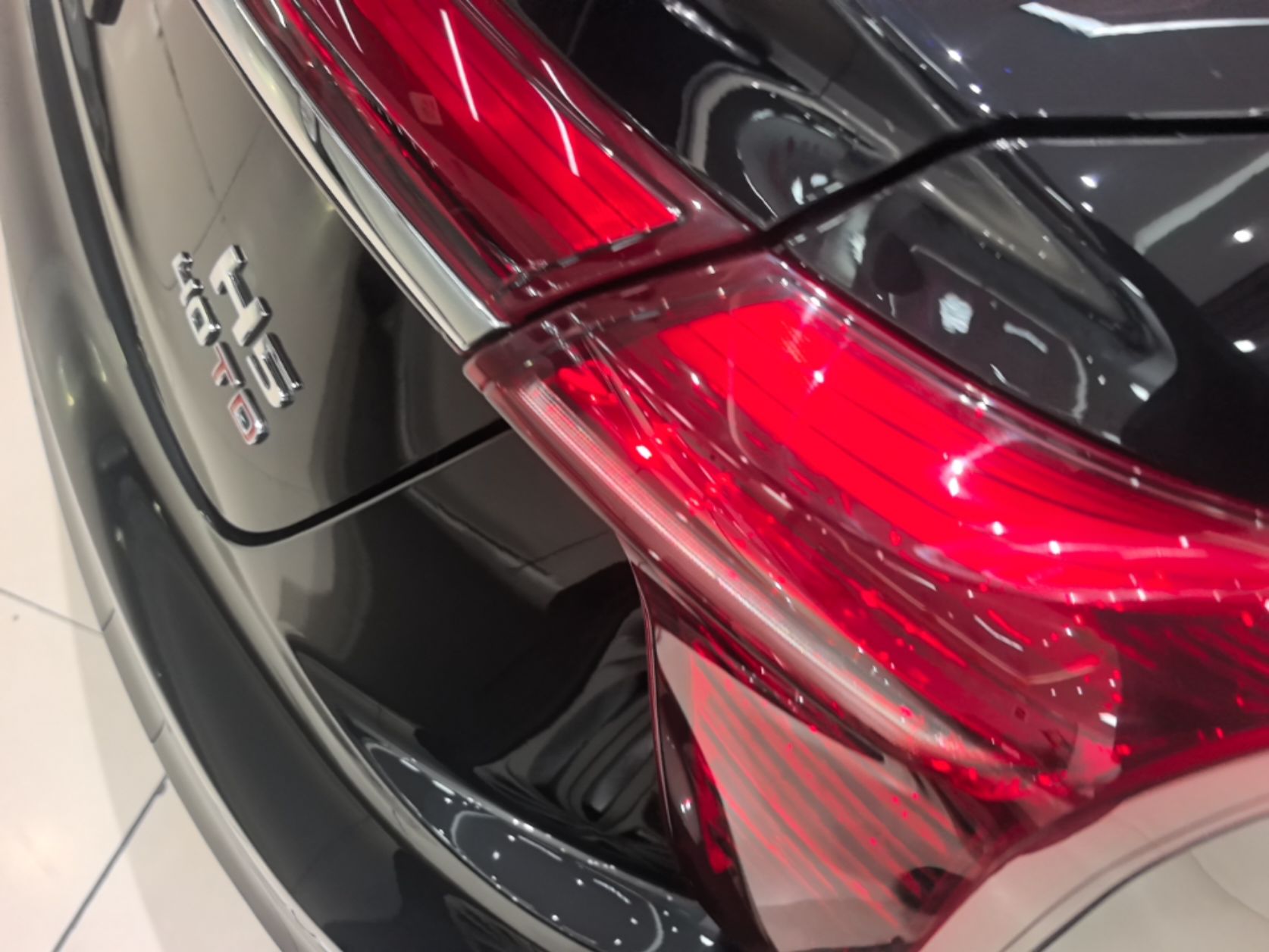 Hongqi H5 2025 2.0T Automatic Flag Edition – 500 000 Units Commemorative Version — снимка 9