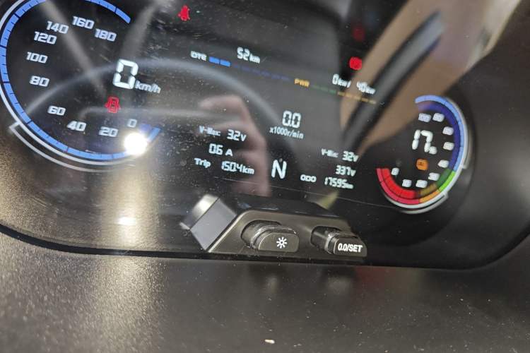 Used CHANGAN KAICHENG Ruixing EM80 2025 Passenger Version Comfort Edition 6-Seater 300 km Dual-Swing Doors Odometer Close Up