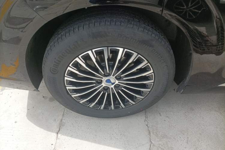 Used Denza D9 2025 DM-i Smart Drive 1020 Four-Wheel Drive Deluxe Model
