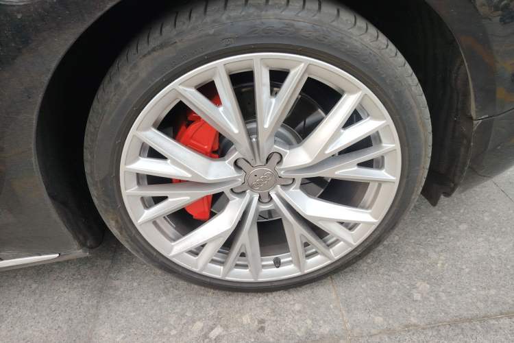 Used Audi A8 2013 A8L 45 TFSI quattro Luxury Model Right Front Wheel Hub