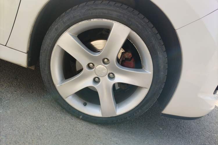 Used Peugeot 207 2013 1.6L CC Automatic Fashion Edition Right Front Wheel Hub