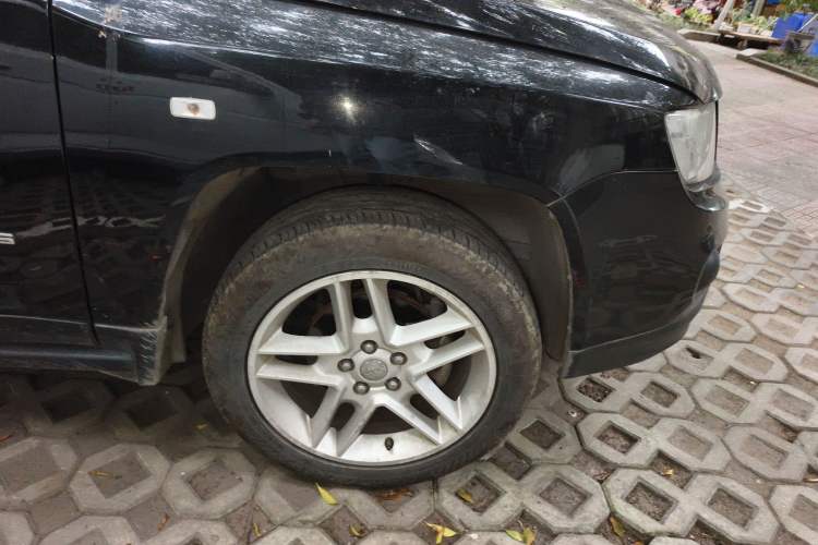 Used Jeep Compass 2012 2.4L four-wheel drive luxury navigation version
