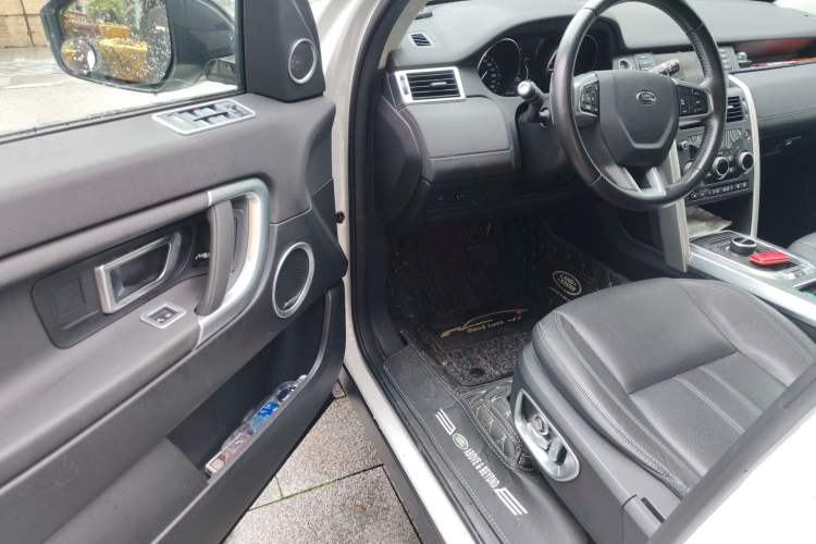 Used Land Rover Discovery Sport 2017 2.0T SE Driver Seat