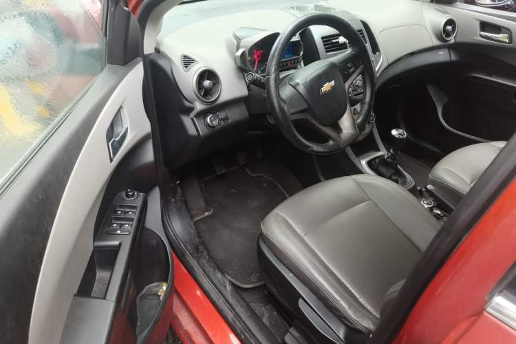 Used Chevrolet Aveo Sonic 2011 Sedan 1.6L Manual Transmission SX
