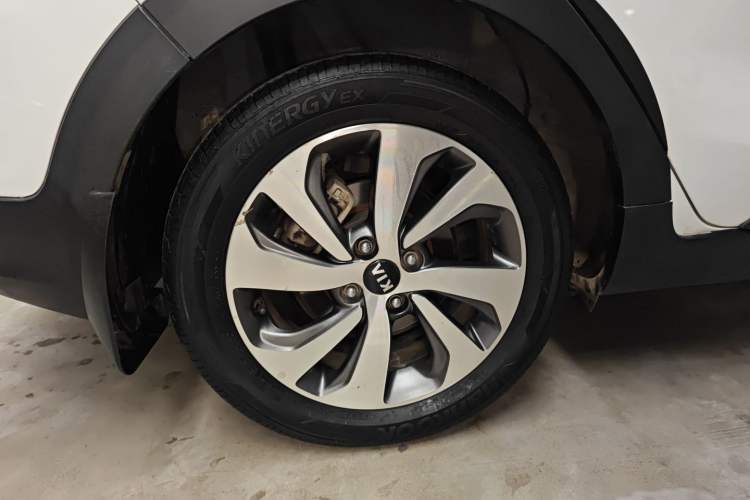 Used Kia KX Cross 2017 1.4L MT GLS
