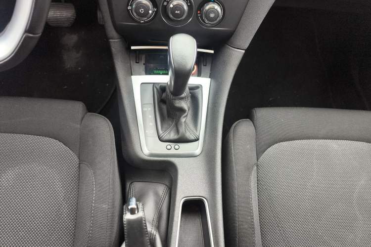 Used DS 5LS 2016 1.6T Comfort Edition THP160 Gear Lever