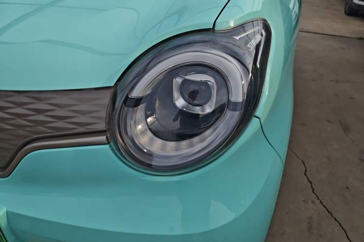 Used Brilliance Xinri i03 2022 Youth Edition 31.45 kWh Left Front Headlight