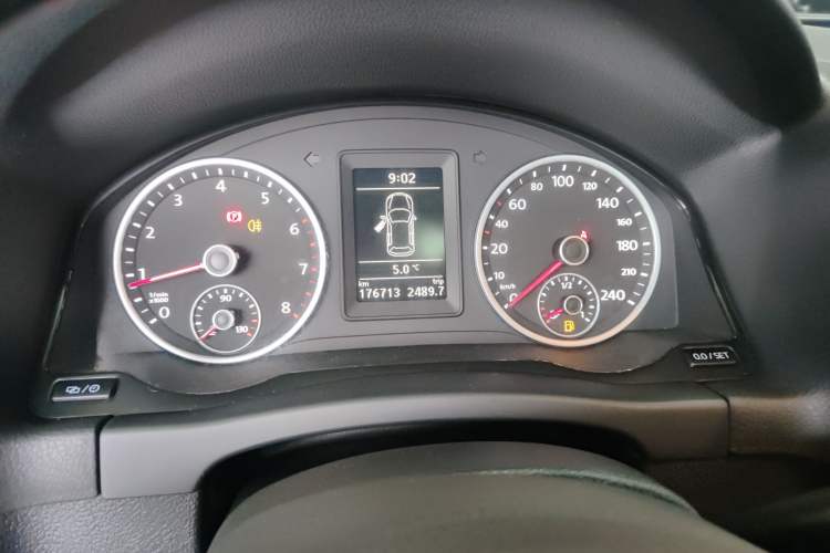 Used Volkswagen Tiguan L 2015 1.8TSI Manual Two-Wheel-Drive Limited Edition