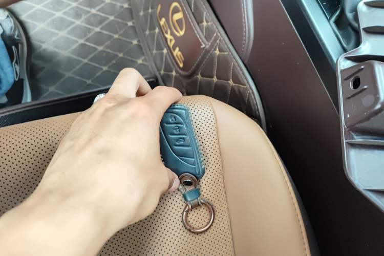 Used Lexus ES 2018 200 Excellence Edition China V Standard Vehicle Key