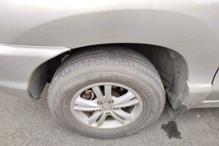 Used Huatai Santa Fe Classic 2015 2.0L Gasoline Manual Transmission Two-Wheel Drive Standard Version
