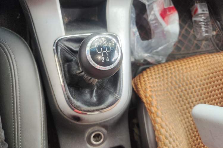 Used Chevrolet Cruze 2013 1.6L SE MT Gear Lever