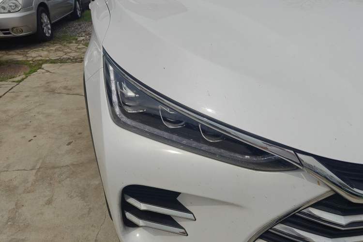 Used BYD Tang New Energy 2020 DM 2.0T Dual-Engine All-Wheel Drive Prestige 7-Seater China VI Standard Right Front Headlight