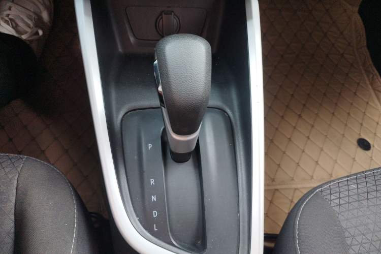 Used Chevrolet Cavalier 2020 325T Automatic Enjoyment Edition Gear Lever