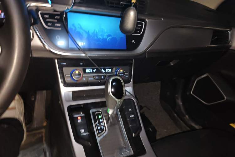 Used Geely Auto Emgrand GL 2019 1.4T CVT Elite Smart Edition Audio And AC Panel