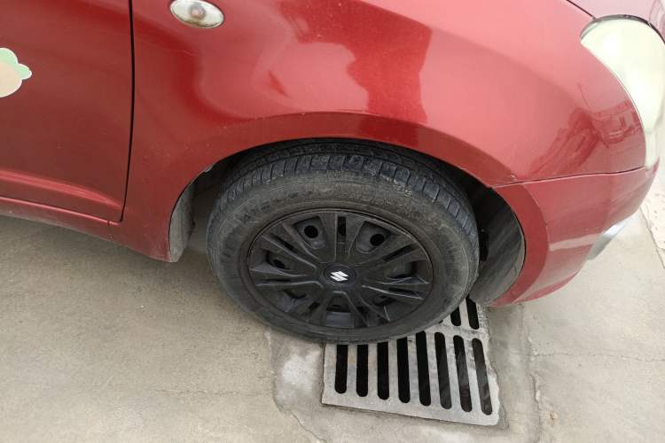 Used Suzuki Swift 2013 1.3L Manual Value Edition Right Front Wheel Hub