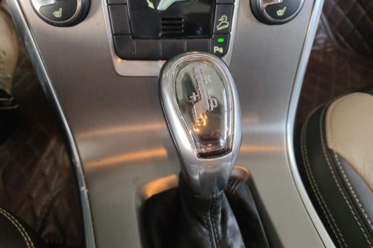Used Volvo XC60 2013 T6 AWD Comfort Edition Gear Lever