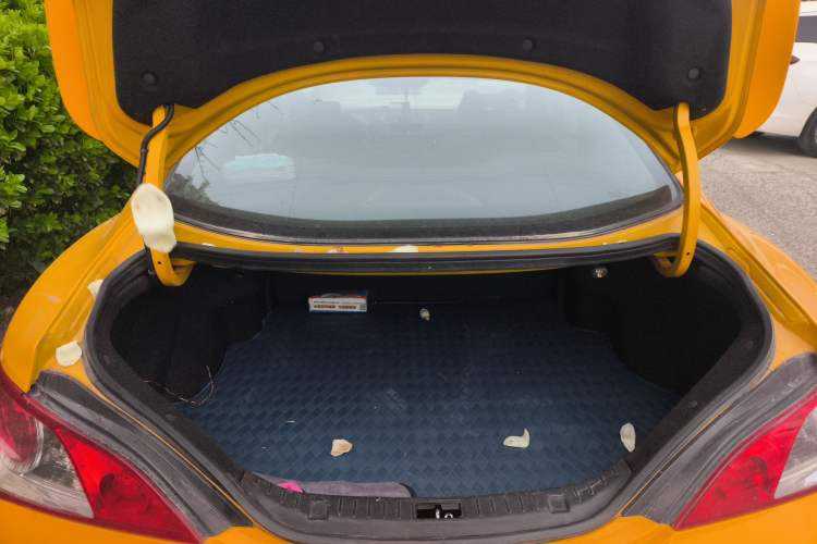 Used Hyundai Genesis Coupe 2009 2.0T Automatic Deluxe Edition Trunk