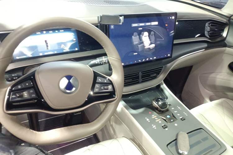 Used Denza D9 2022 DM-i 970 Four-Wheel Drive Prestige Model