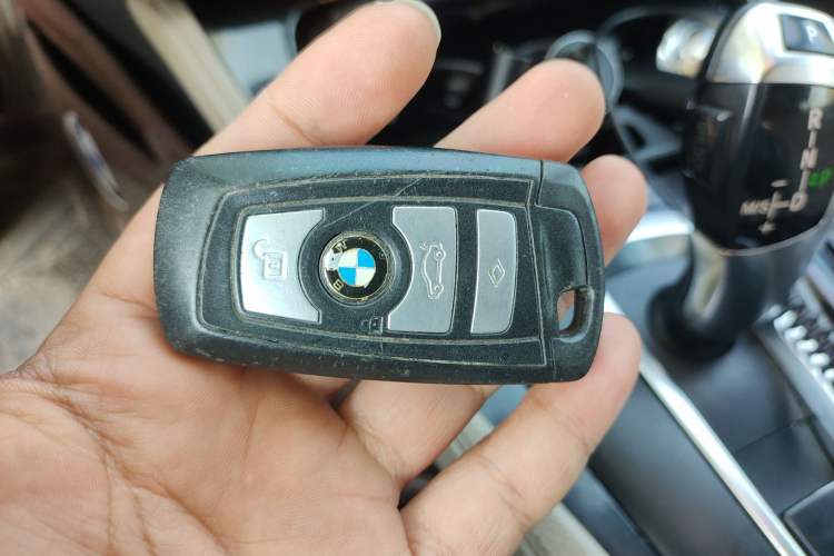 Used BMW 5 Series 2012 523Li Leading Model
