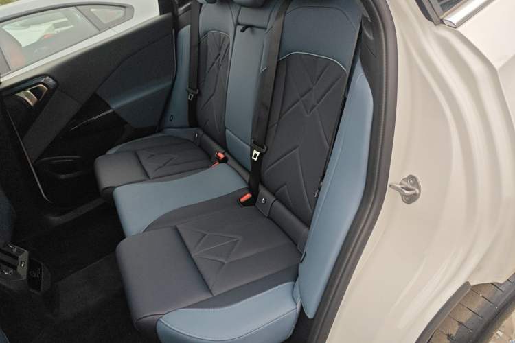 Used BMW X3 2025 xDrive25L Luxury Package Left Rear Seat