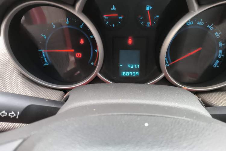 Used Chevrolet Cruze 2013 1.6L SE MT Odometer Close Up