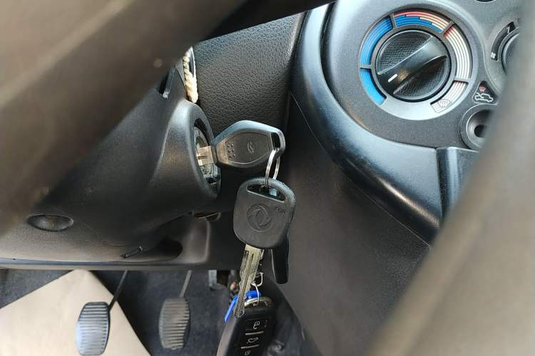 Used Zotye M300 2010 1.6L Gasoline Standard 6-Seater