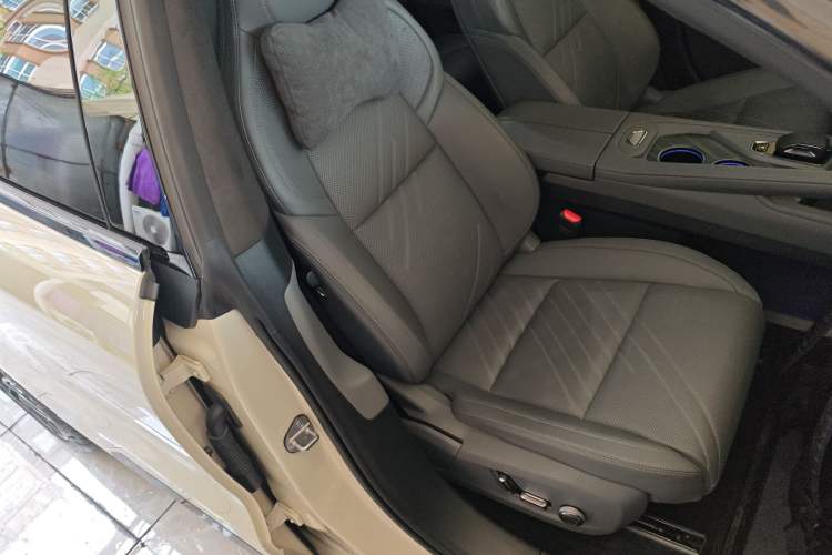 Used Zeekr 001 2025 YOU Edition 100 kWh All-Wheel Drive Right Front Seat