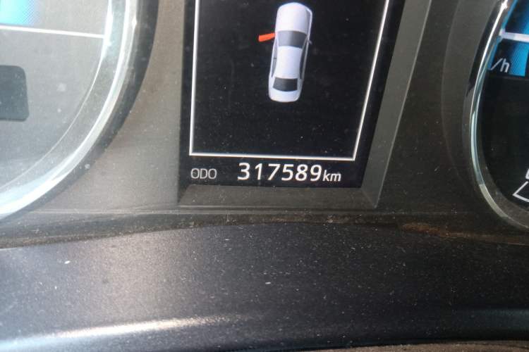 Used Toyota Levin 2017 Revised Dual-Engine 1.8H GS E-CVT Elite Sunroof Version China V Standard Odometer Close Up