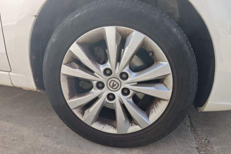 Used CHANGAN Eado 2014 1.6L Automatic Luxury Model Right Front Wheel Hub
