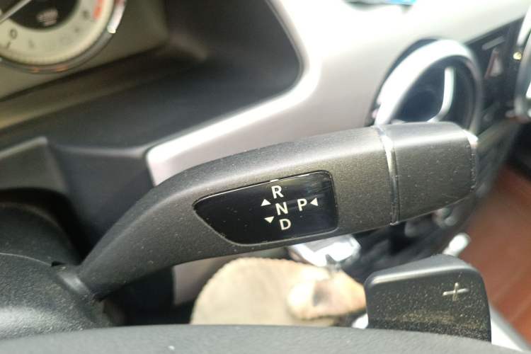 Used Mercedes-Benz GLK-Class 2013 GLK 300 4MATIC Dynamic Sunroof Model
