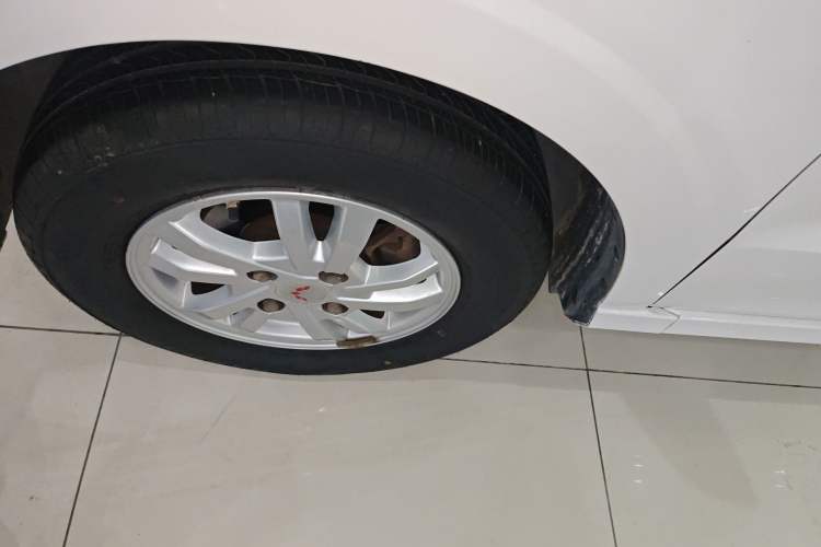 Used Wuling Hongguang 2019 1.5L S Standard Version China VI LAR Left Front Wheel Hub