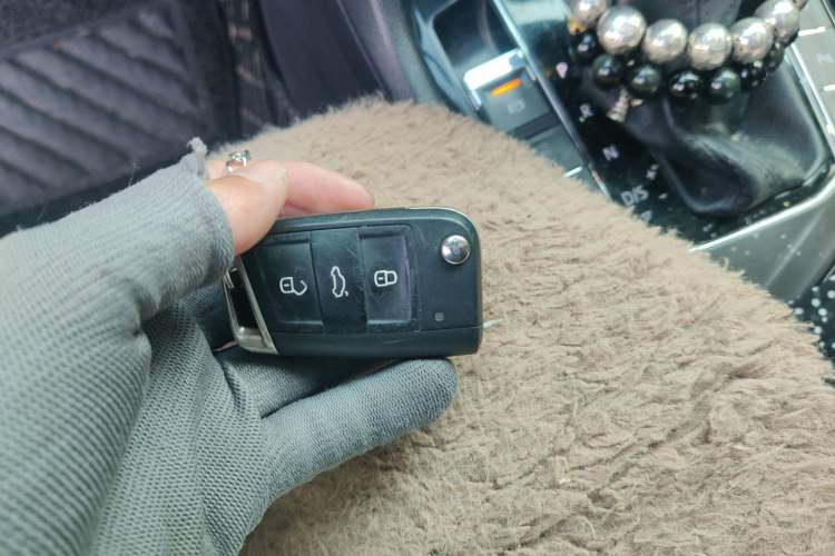 Used Volkswagen Tiguan L 2019 Revised 330TSI Automatic Two-Wheel Drive Smart & Luxury Edition China VI Standard